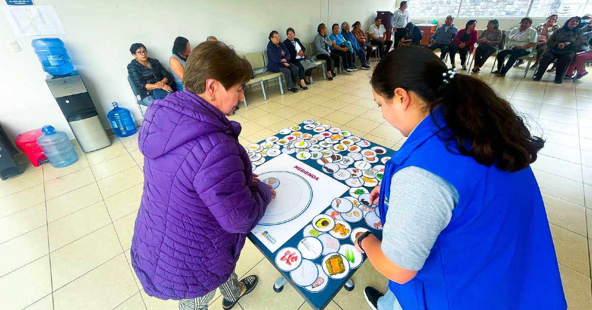 Aprendiendo a comer mejor en el Club de Personas con Diabetes en Azogues
